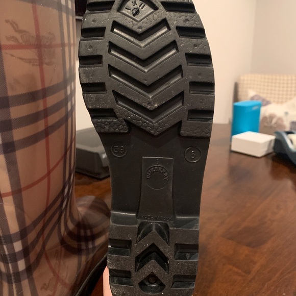 Authentic Burberry Rain Boots - Picture 6 of 7